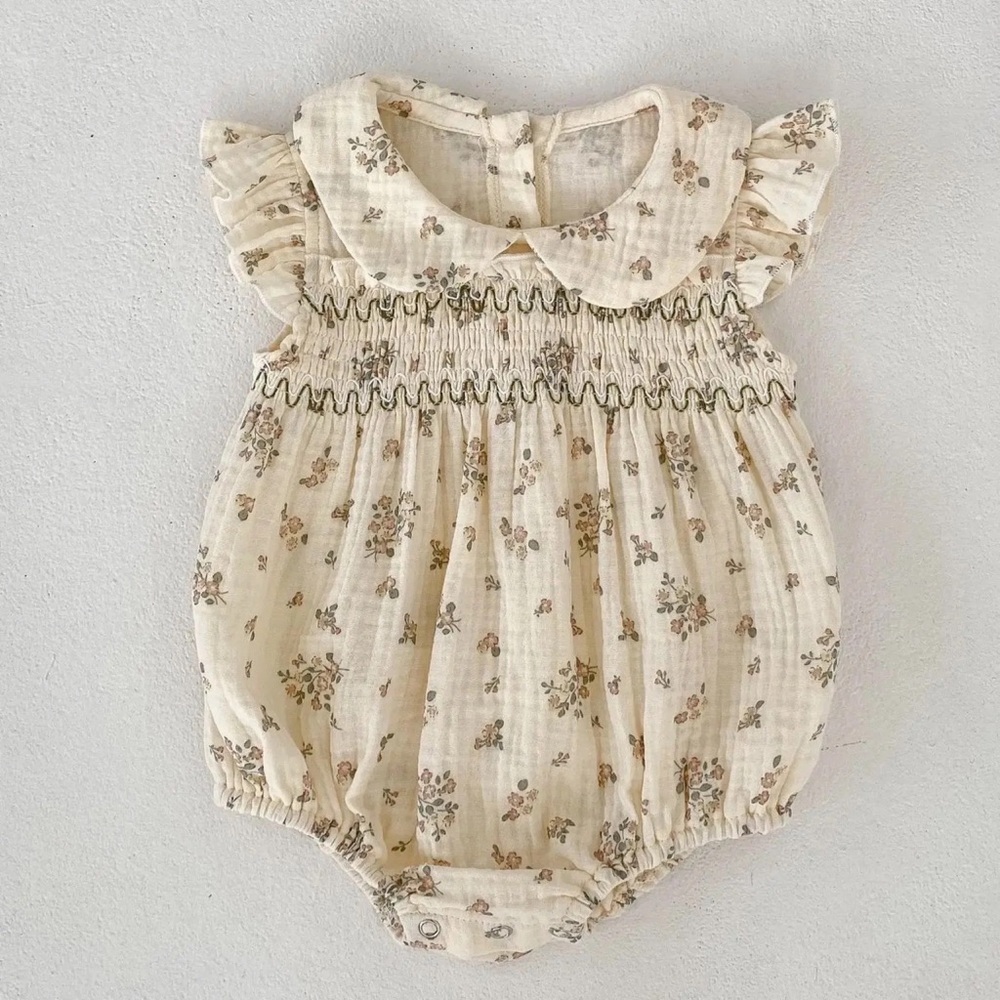 New Boutique Ruffle Floral Romper Smocked Boho Vintage Style - Picture 9 of 11